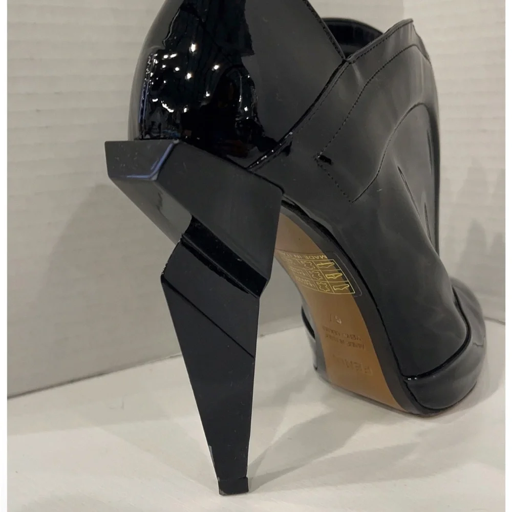 Fendi 
Black Patent Leather Sculpted Heel Pumps Size 37 Made in Italy - Picture 3 of 10